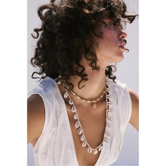 Free People Maui Shell Necklace Bohemian Beach Neutral Natural Resort Vaca NEW - Picture 4 of 9